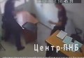 Полицейские в Запорожье избивают задержанного в наручниках. Видео