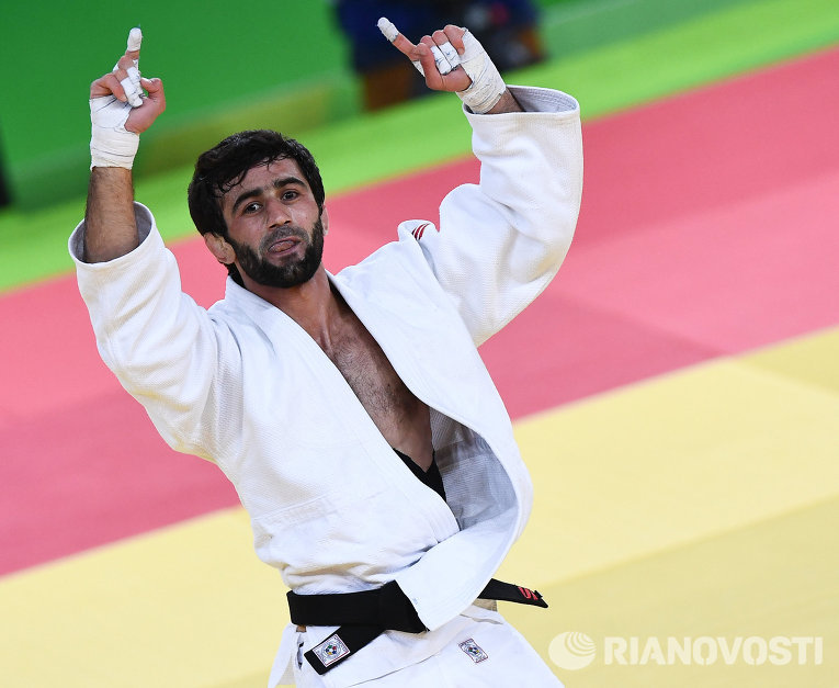 Беслан Мудранов (Россия), победивший в финальном раунде мужских соревнований по дзюдо в весовой категории до 60 кг на XXXI летних Олимпийских играх.