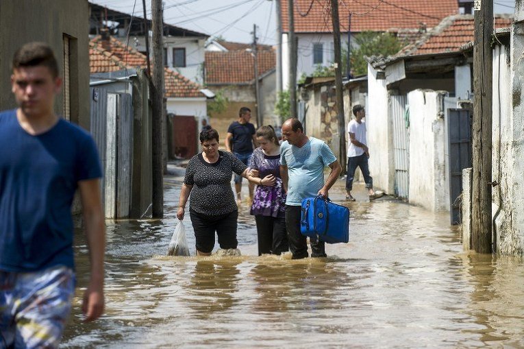 Последствия разрушительного шторма в Македонии