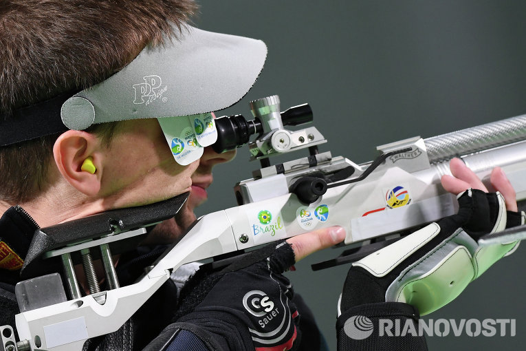 Сергей Кулиш на соревнованиях по пулевой стрельбе на 10 метров из пневматической винтовки