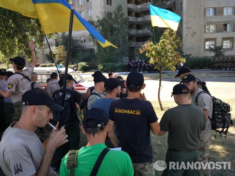 Оцепление вокруг Оболонского суда Киева