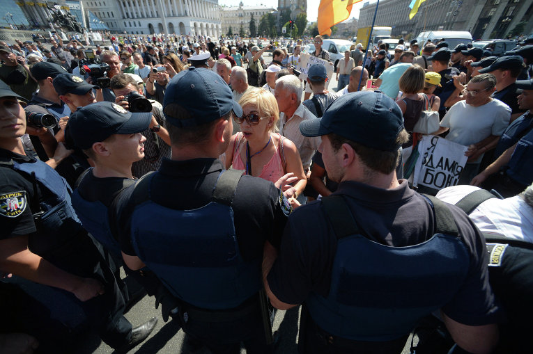 Митингующие вкладчики банков в Киеве