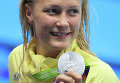 Сара Шёстрём (Швеция), плаванье, позирует со своей серебряной медалью.
