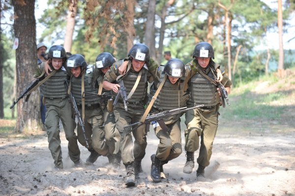 Первокурсники академии Нацгвардии проходят первичную военную подготовку