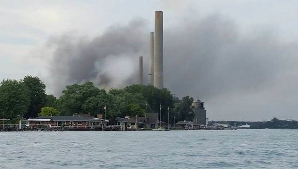 Взрыв и пожар на электростанции в Мичигане