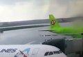 Самолет при посадке выкатывается за пределы ВПП в Уфе