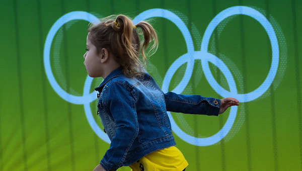 Юная болельщица в Олимпийском парке в Рио-де-Жанейро