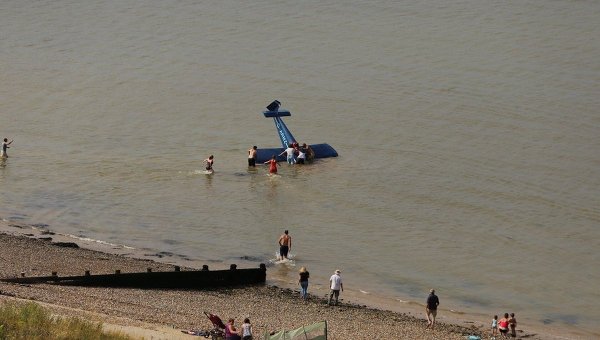 Самолет упал в воду во время авиашоу на юго-востоке Британии