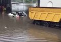 Спасение авто в затопленной Москве. Видео