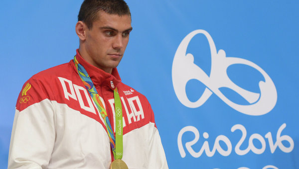 Евгений Тищенко (Россия), завоевавший золотую медаль на соревнованиях по боксу среди мужчин в весовой категории до 91 кг на XXXI летних Олимпийских играх