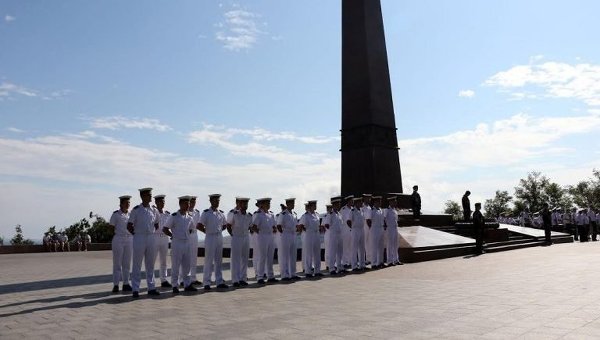 Итальянские офицеры почтили память погибших одесских моряков
