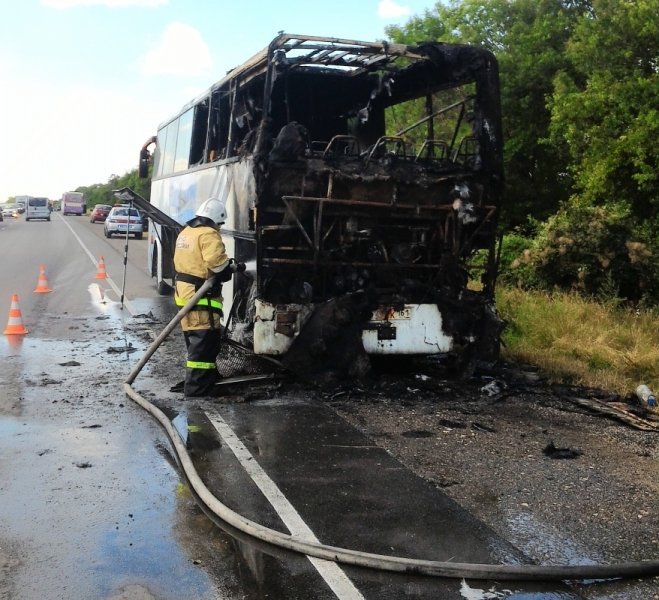 В Крыму загорелся автобус