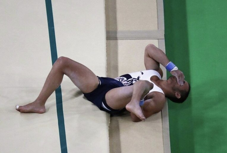 Для французского гимнаста Самира Аита Саида выступление в опорном прыжке закончилось переломом ноги