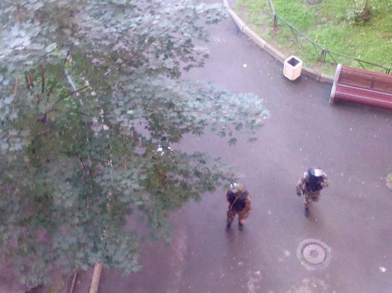 В Петербурге на месте задержания террористов произошли два взрыва