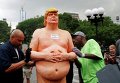 Статуя обнаженного Дональда Трампа в Нью-Йорке. Архивное фото