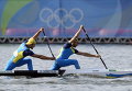 Украинцы Дмитрий Янчук и Тарас Мищук соревнуются в дисциплине заплыв на каное в паре на 1000 м на Олимпийских играх 2016 г. в Рио-де-Жанейро