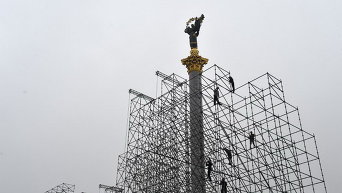 Строительство сцены на Майдане Незалежности в Киеве 19 августа 2016 года в преддверии празднования 25-летия независимости Украины