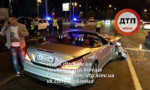 Масштабное ДТП в центре Киева: Mercedes протаранил Toyota