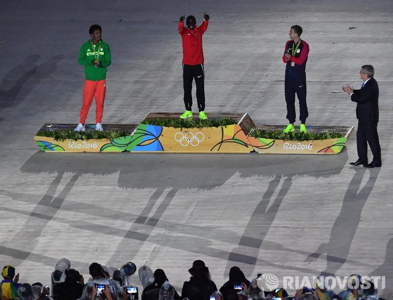 Рио новости на сегодня. Олимпийский чемпион марафон. Бегун из Кении победитель олимпиады Рио 2016. Первый чемпион ОИ из Кореи по марафону.