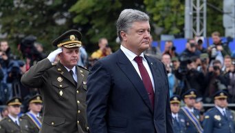 Петр Порошенко во время торжественного парада в честь Дня Независимости Украины