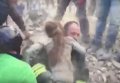 Спасение 10-летней девочки из-под завалов в в Италии. Видео