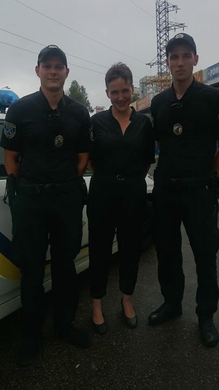 Надежда Савченко с полицейскими