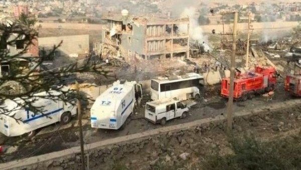 Взрыв начиненного взрывчаткой грузовика в городе Джизра провинции Ширнак на юго-востоке Турции