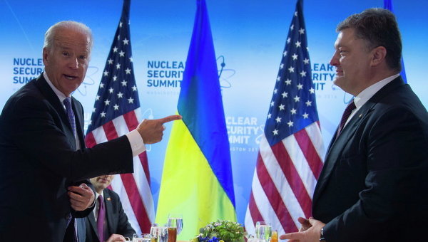 Вице-президент США Джо Байден и президент Украины Петр Порошенко