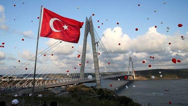 Мост султана Явуза Селима через Босфор в Стамбуле