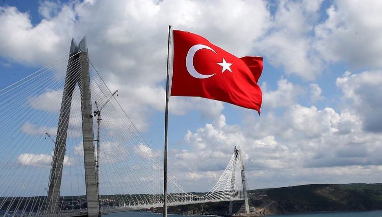 Мост султана Явуза Селима через Босфор в Стамбуле