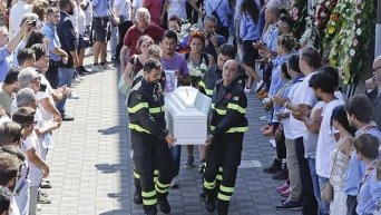 В Италии похоронили первых жертв землетрясения