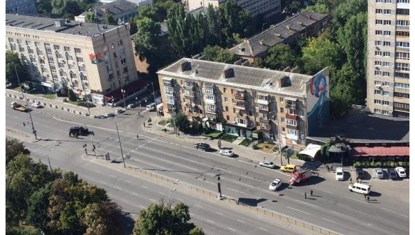 Перекрытая улица во время антитеррористических учений в центре Киева