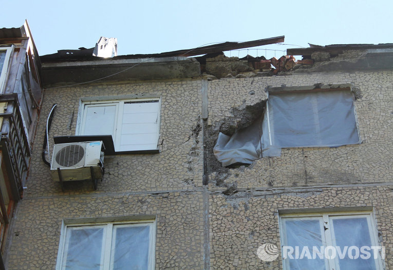 Последствия обстрела поселка Октябрьский Донецкой области