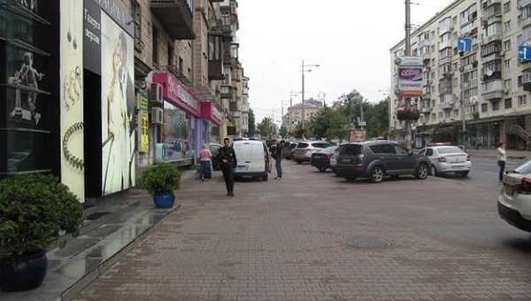 В Киеве разбойник с ножом напал на кассира