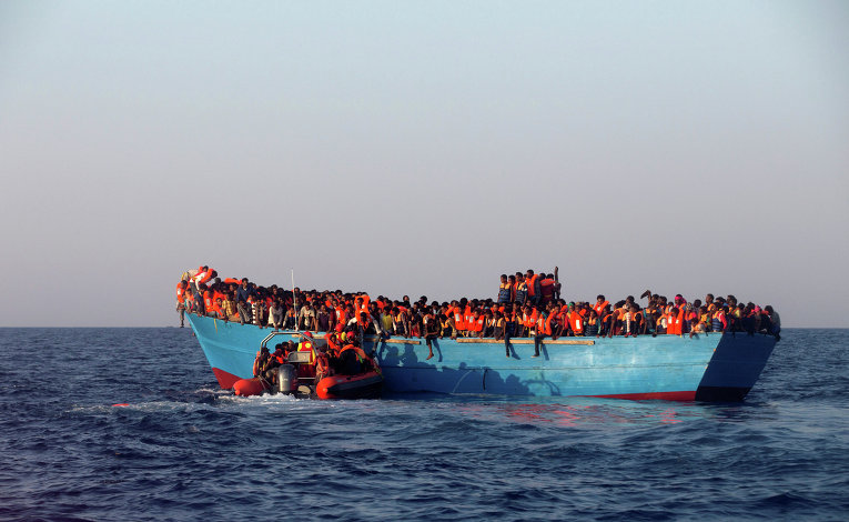 Спасение мигрантов у берегов Ливии