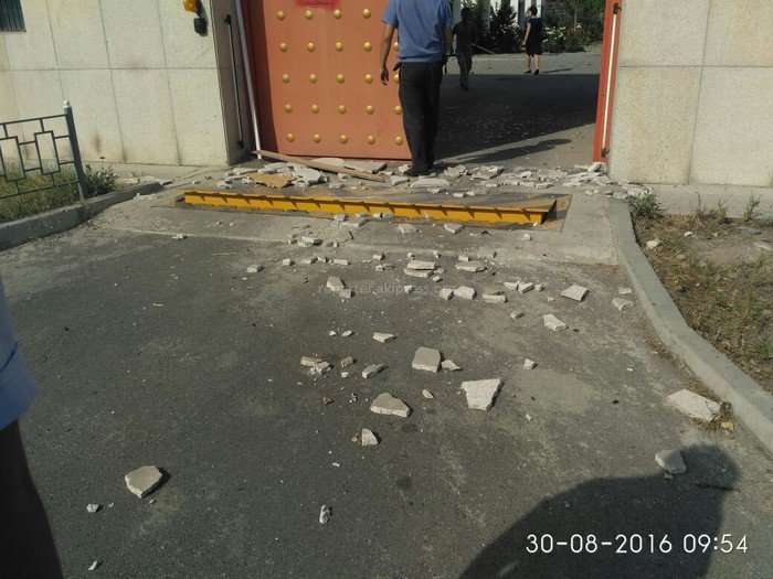 На месте взрыва у посольства Китая в Бишкеке