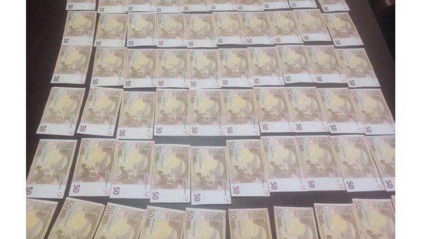 Деньги, изъятые в ходе обыска у главы Управления ГФС в Киевской области