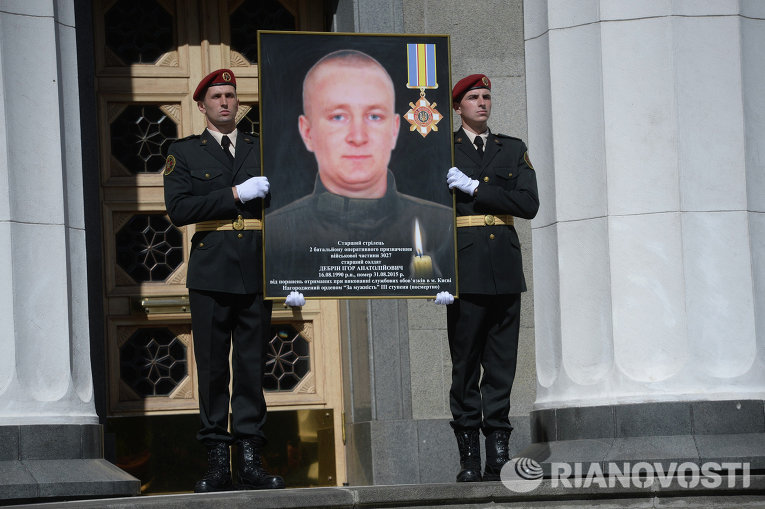Поминальные мероприятия по военнослужащим Национальной гвардии, которые погибли во время несения службы 31 августа 2015 года возле Верховной Рады.