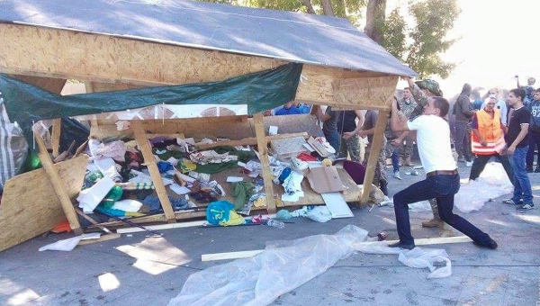 Снос палаточного городка у мэрии Одессы: в ход пошли камни