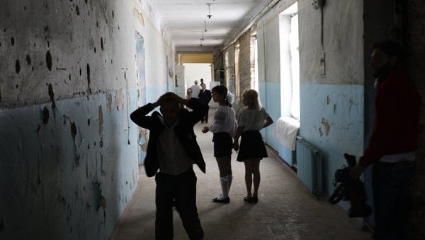 Школа в Красногоровке после обстрелов