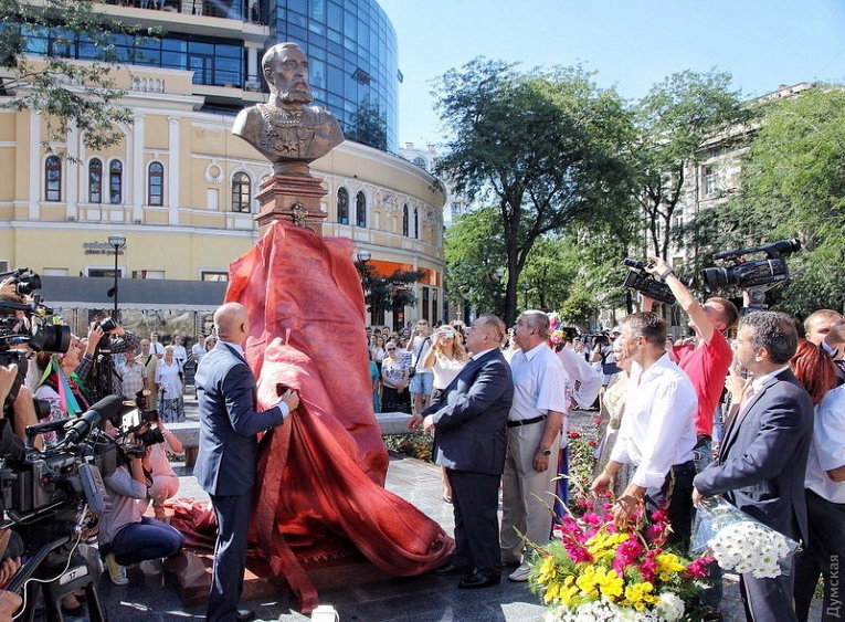 В Одессе открыли памятник Григорию Маразли