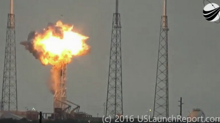 Взрыв на стартовой площадке ракеты SpaceX Falcon 9 на мысе Канаверал, штат Флорида, США