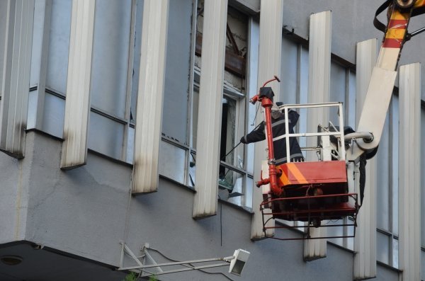 Последствия пожара в офисе телеканала Интер в Киеве