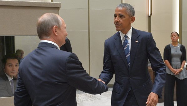 Президент РФ Владимир Путин (слева) и президент США Барак Обама во время встречи с в Ханчжоу