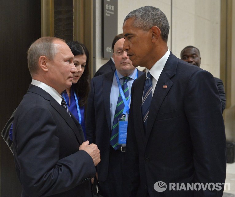 Президент РФ Владимир Путин (слева) и президент США Барак Обама во время встречи в Ханчжоу