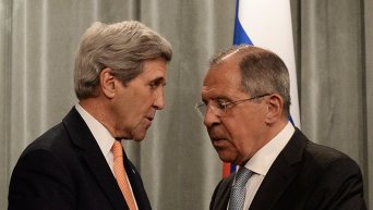 Министр иностранных дел РФ Сергей Лавров (справа) и государственный секретарь США Джон Керри
