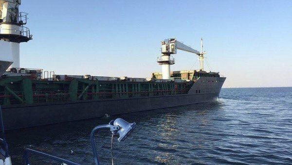 Турецкое судно в территориальных водах Украины, на котором были захвачены заложники