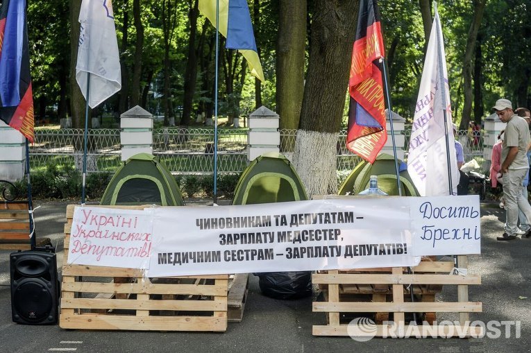 Бунт и голодовка медиков под Минздравом Украины