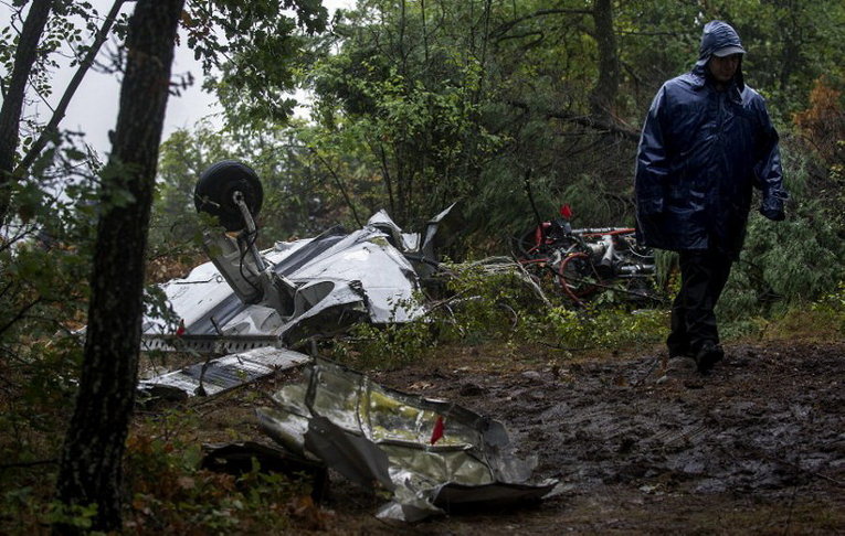 На месте авиакатастрофы в селе Козле, в 20 километрах от Скопье, Македония