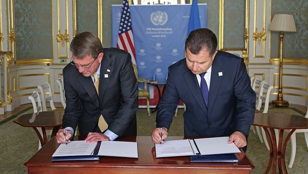 Министры обороны Украины и США Степан Полторак и Эштон Картер
